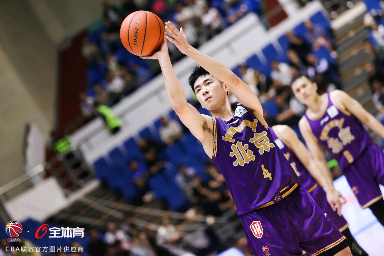 江苏男篮全面压制北京队，胜出晋级的简单介绍