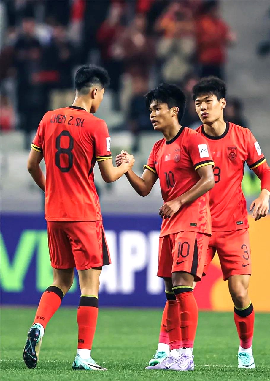 两支球队几乎战成平手，三连冠得以继续争夺的简单介绍